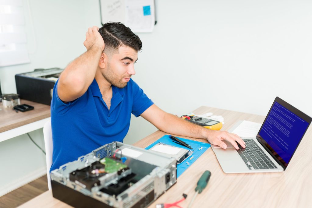 everything went wrong worried latin technician doesn t know how fix laptop software repair shop
